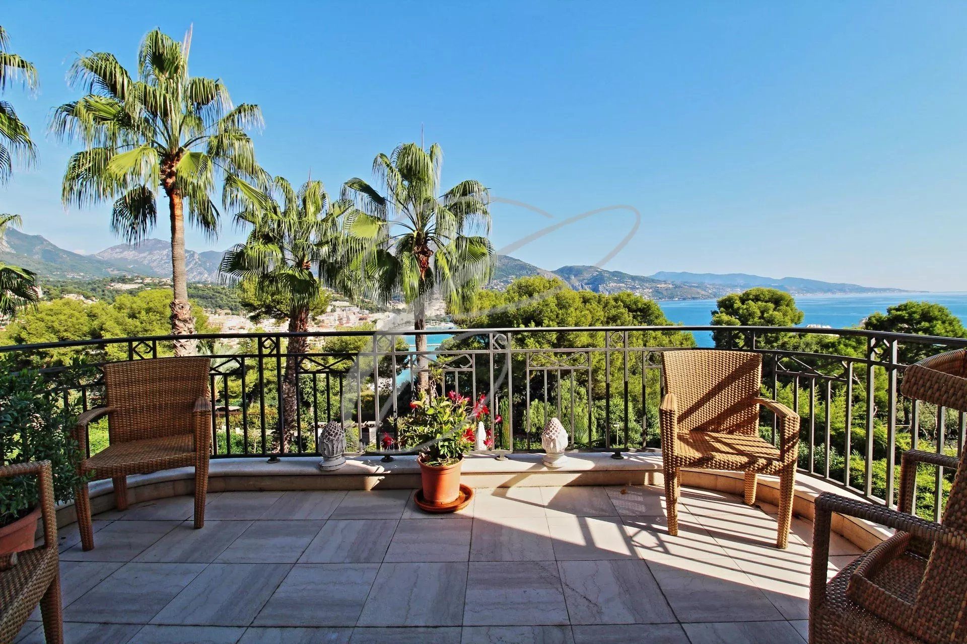 Huis in Roquebrune-Cap-Martin, Alpes-Maritimes 10813734