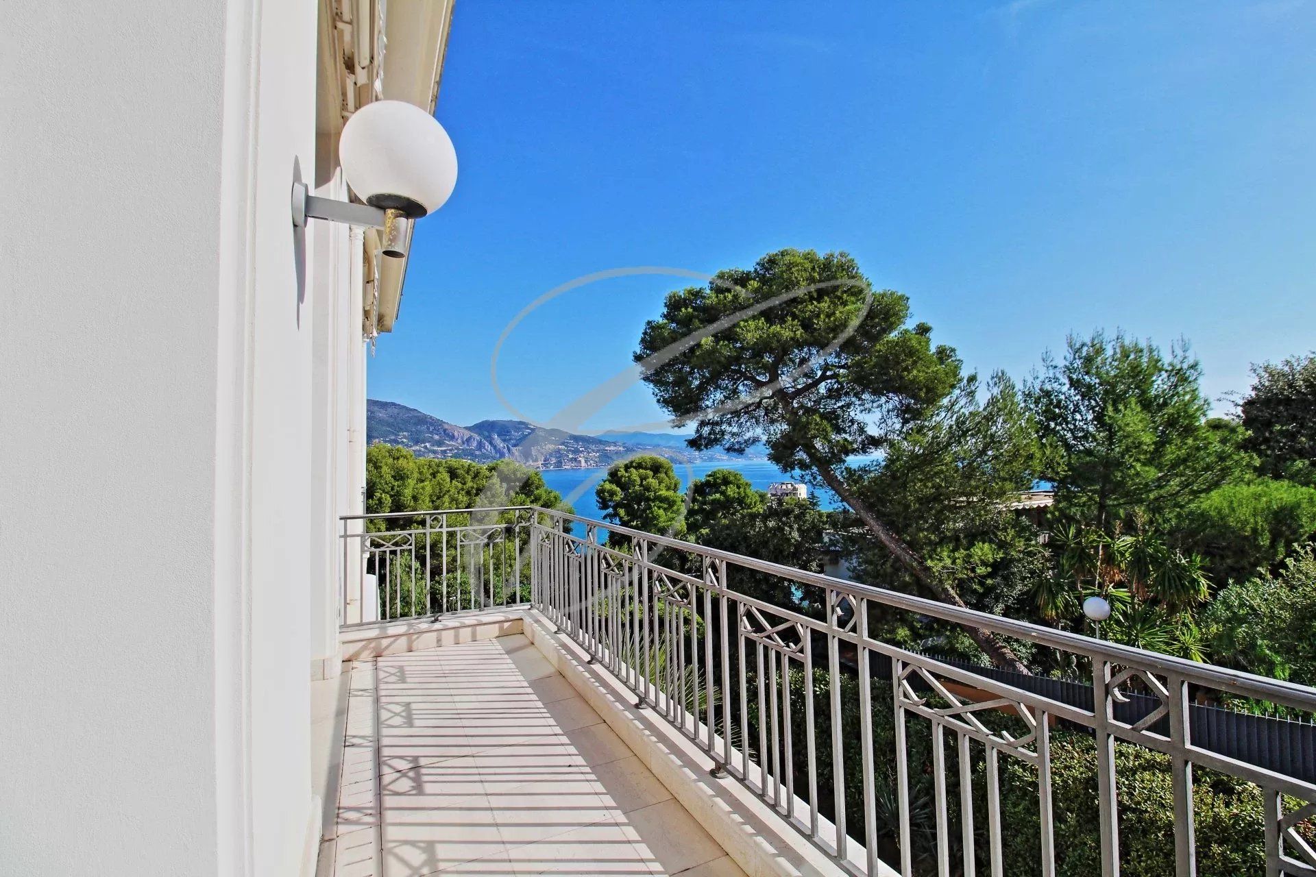 Huis in Roquebrune-Cap-Martin, Alpes-Maritimes 10813734