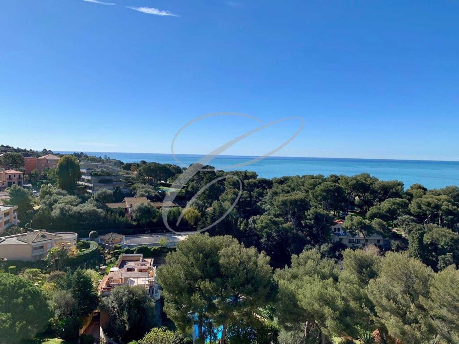 Квартира в Roquebrune-Cap-Martin, Alpes-Maritimes 10813781