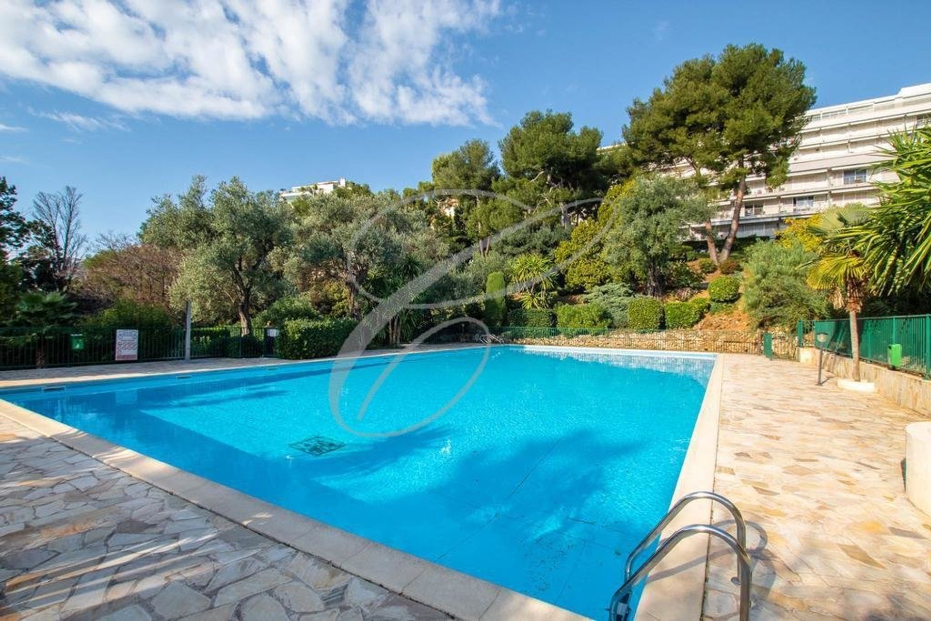 Квартира в Roquebrune-Cap-Martin, Alpes-Maritimes 10813781