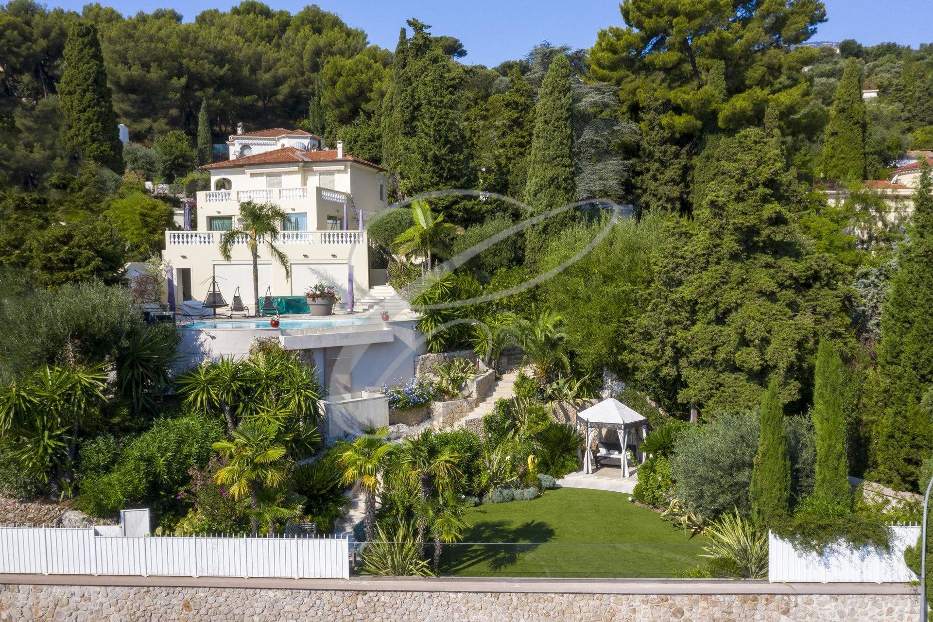 Casa nel Roquebrune-Cap-Martin, Alpes-Maritimes 10813800