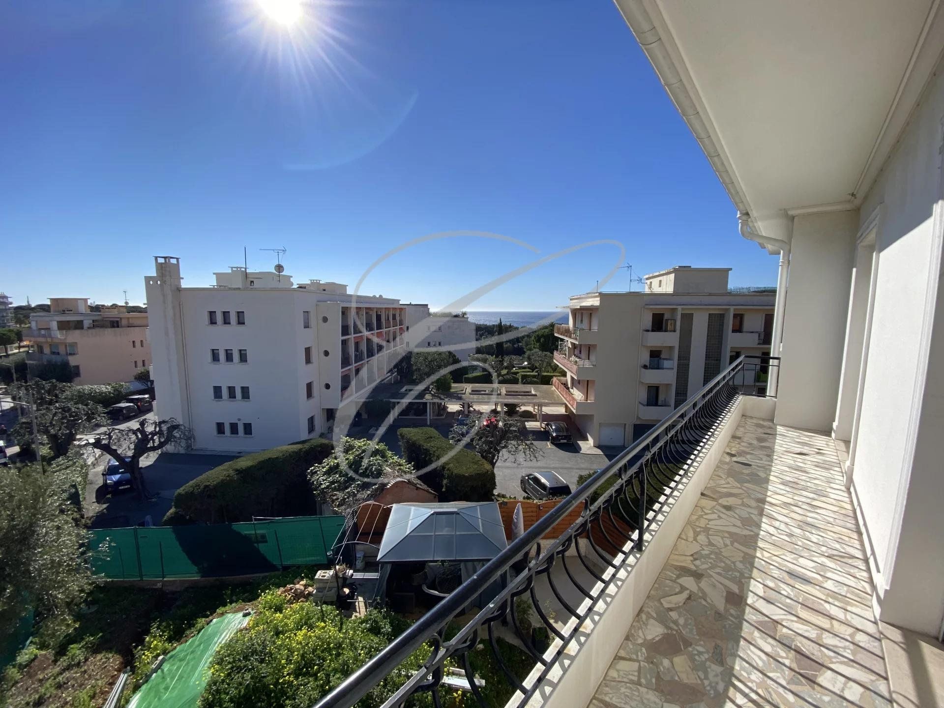 Condominio en Roquebrune-Cap-Martin, Alpes-Maritimes 10813827