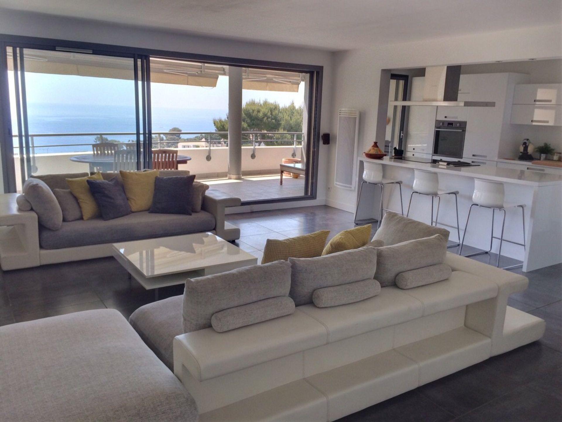 Condominium in Cassis, Provence-Alpes-Cote d'Azur 10814607