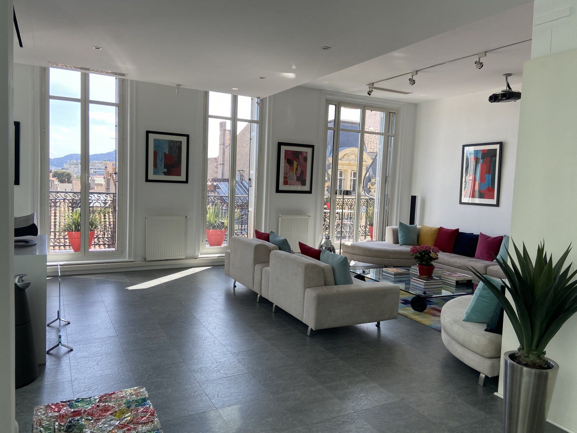 Osakehuoneisto sisään Marseille, Provence-Alpes-Cote d'Azur 10814646