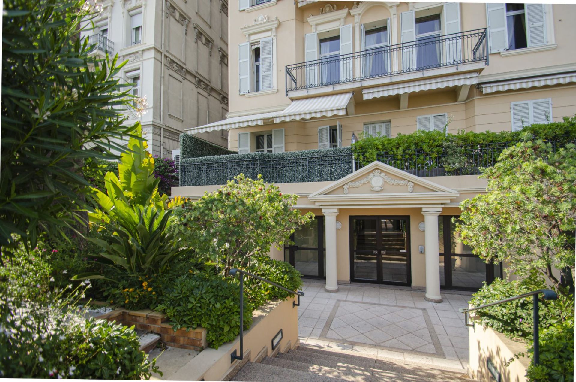 Condominium in Sainte-Helene, Provence-Alpes-Cote d'Azur 10814848