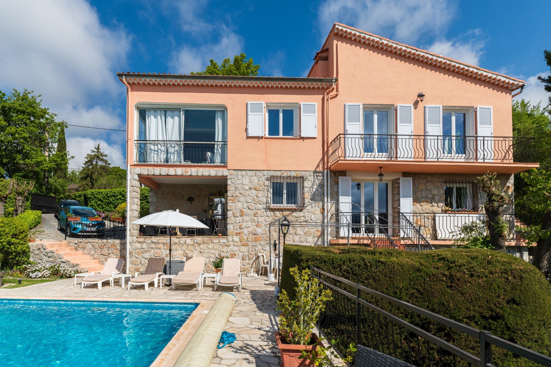 بيت في Tourrette-Levens, Provence-Alpes-Cote d'Azur 10814852