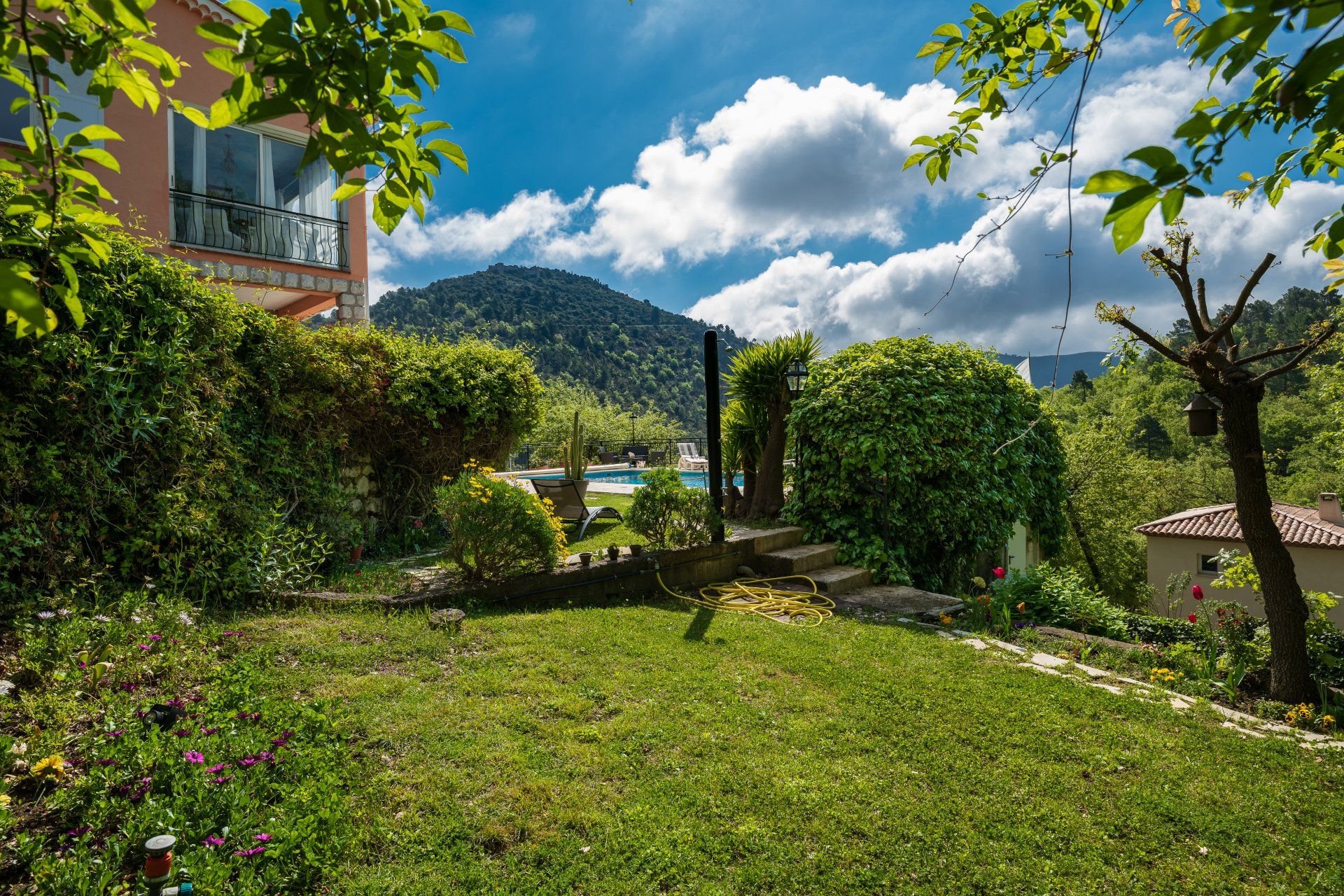 Haus im Châteauneuf-Villevieille, Alpes-Maritimes 10814852