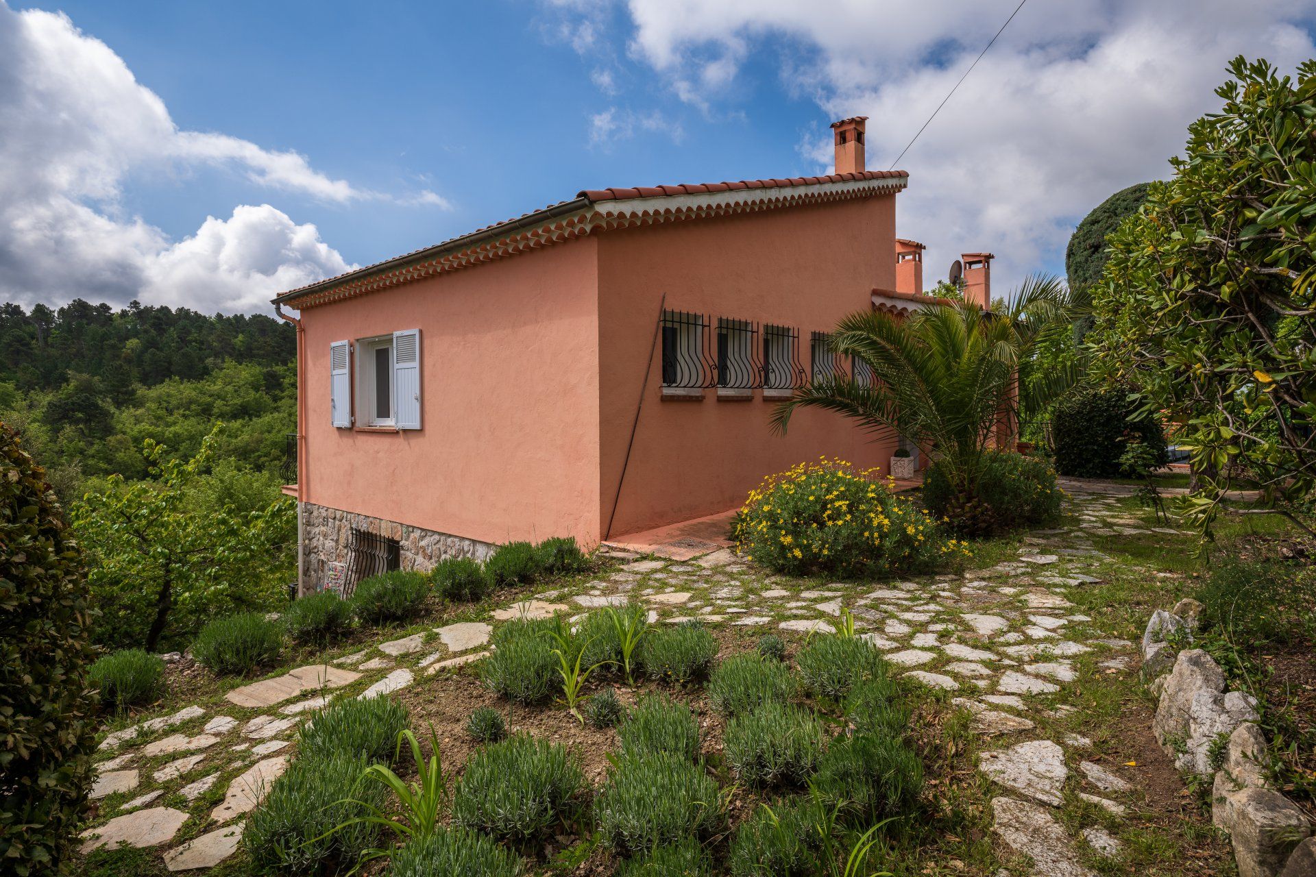 casa en Châteauneuf-Villevieille, Alpes-Maritimes 10814852