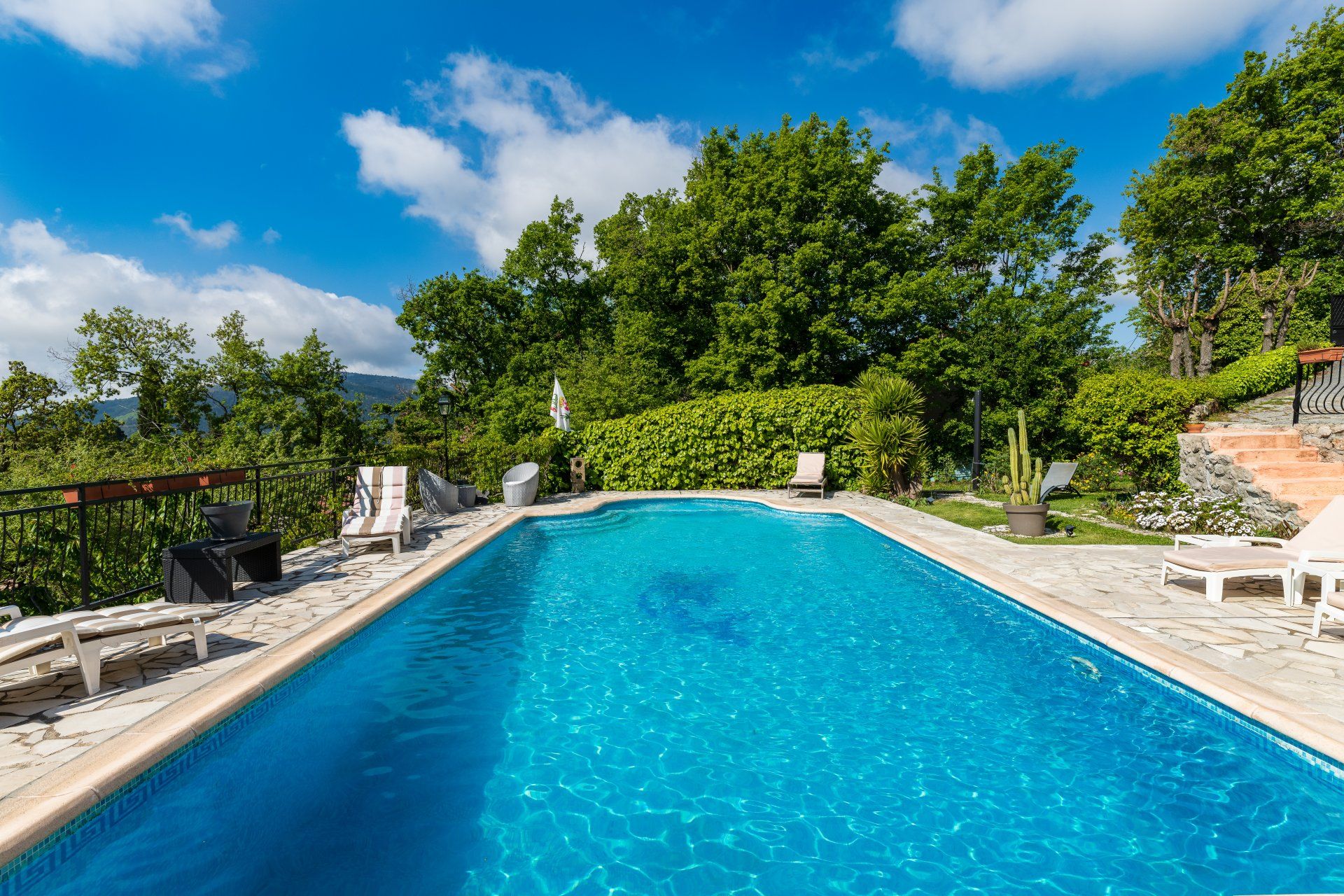 casa en Châteauneuf-Villevieille, Alpes-Maritimes 10814852