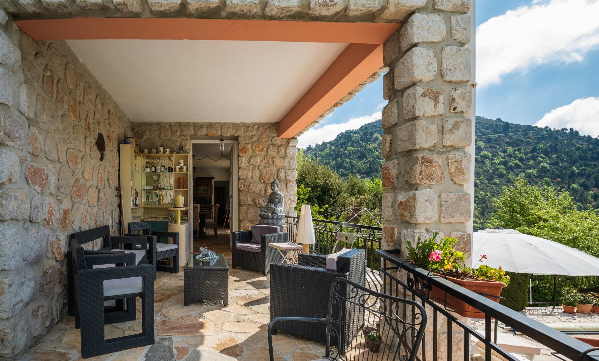 casa en Châteauneuf-Villevieille, Alpes-Maritimes 10814852