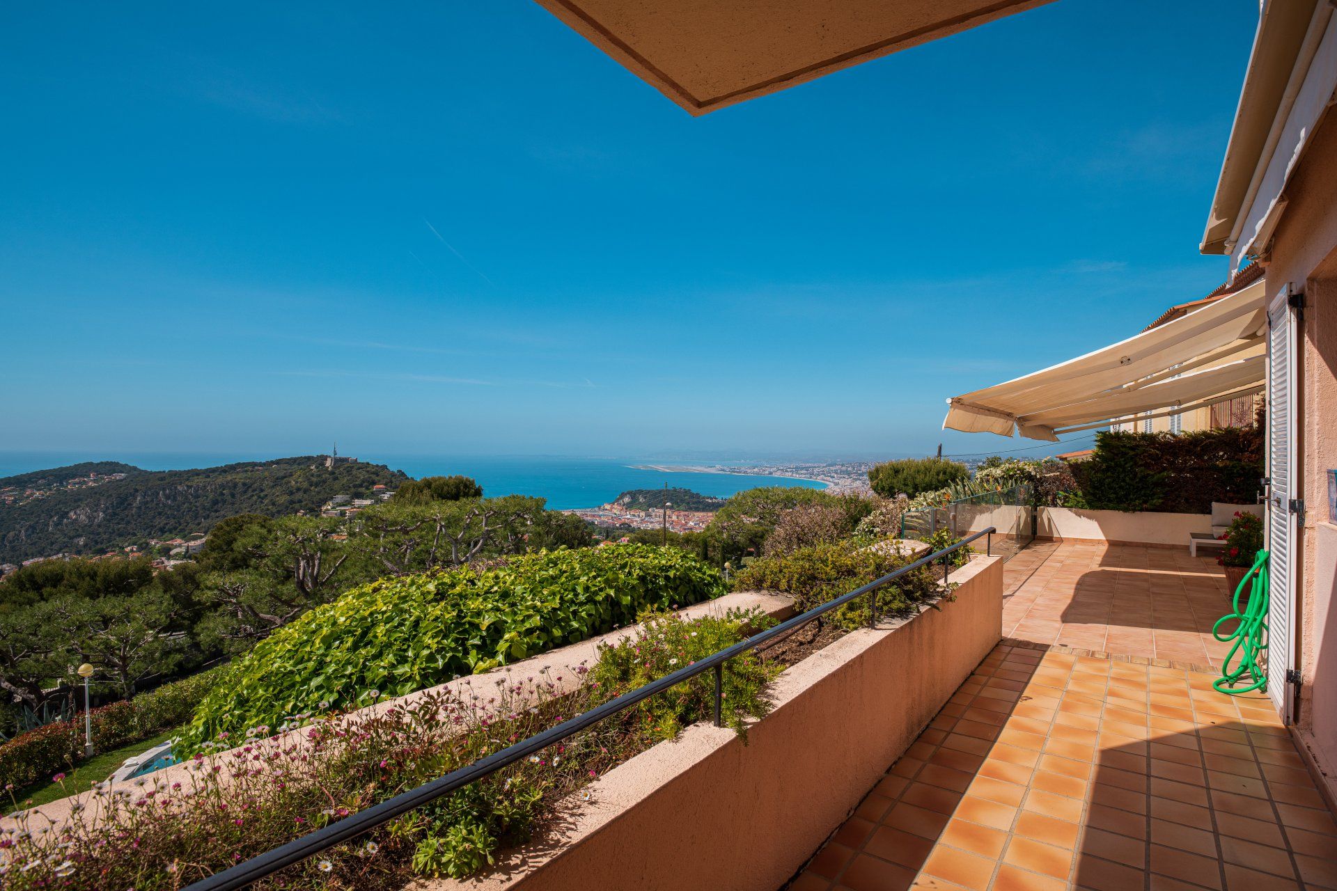 Кондоминиум в Le Ray, Provence-Alpes-Cote d'Azur 10814857