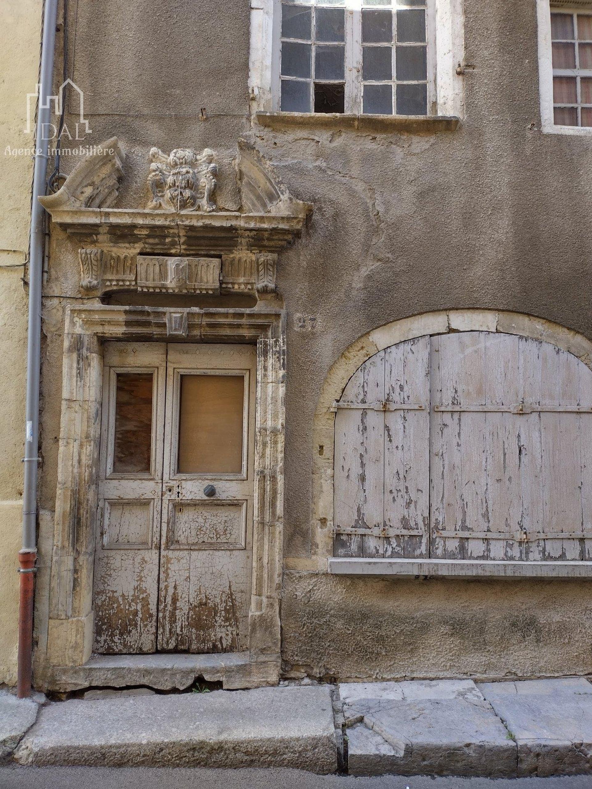 Flere hus i Marvejols, Occitanie 10815313