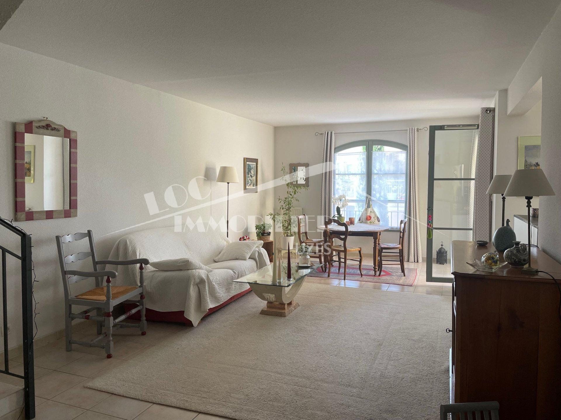 Condominium dans Uzes, Occitanie 10815431