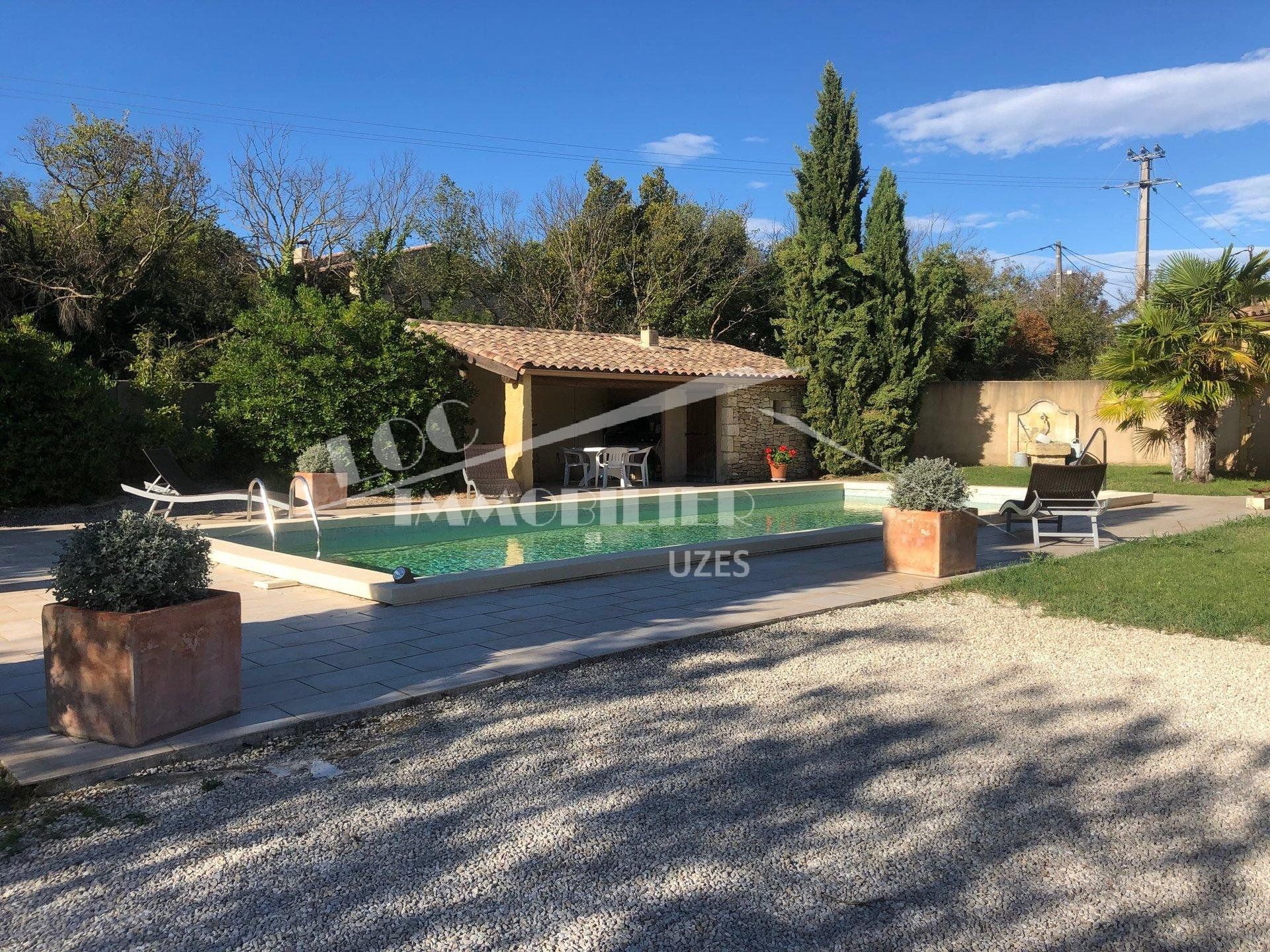 rumah dalam Uzes, Occitanie 10815439