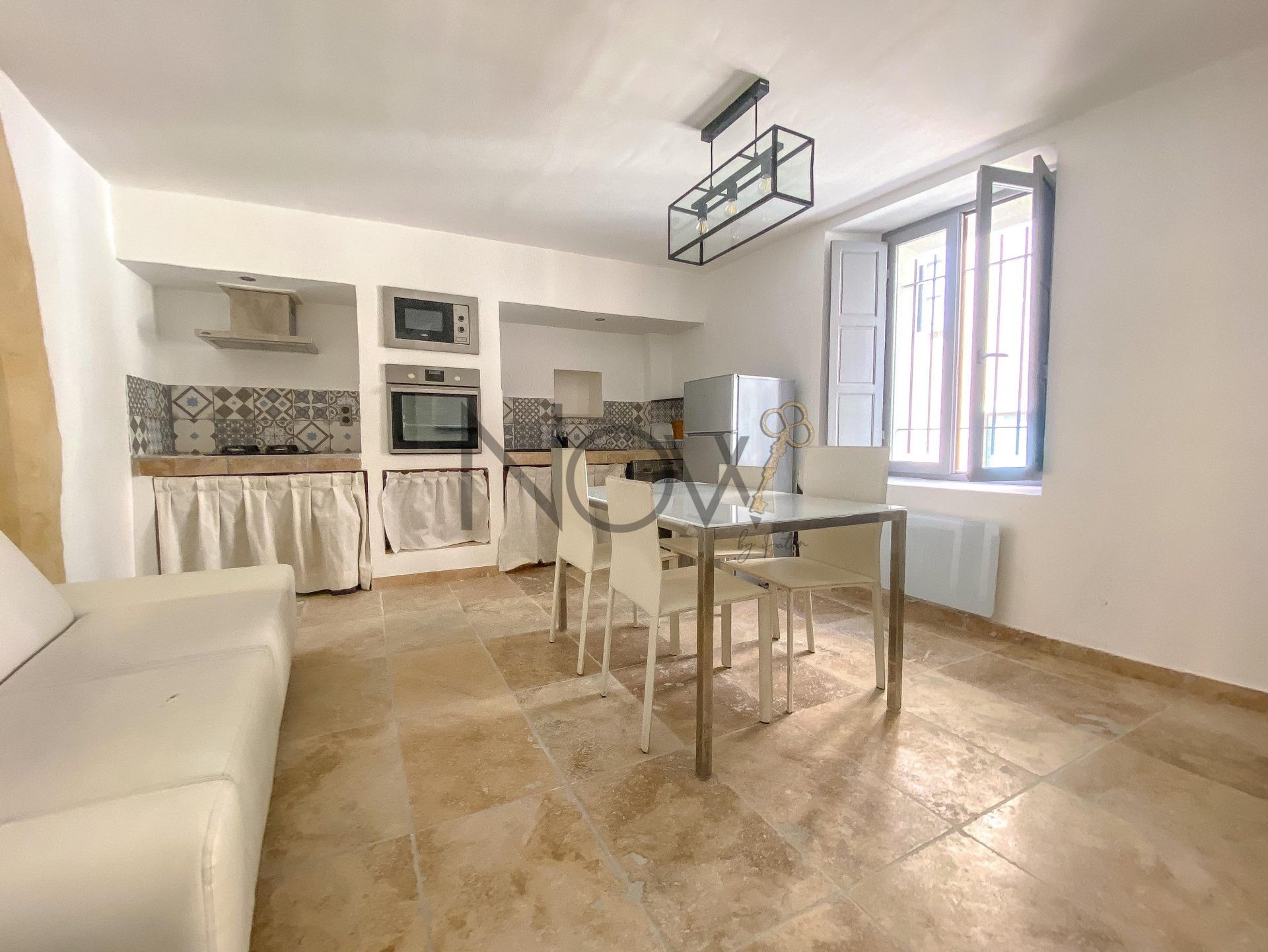 House in Bonnieux, Provence-Alpes-Cote d'Azur 10815478