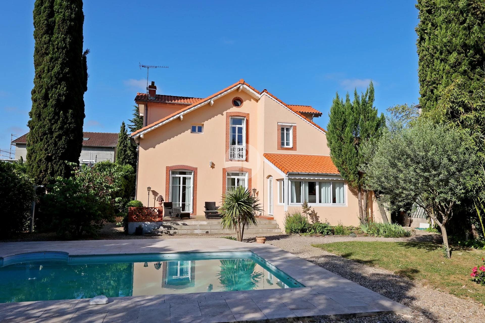 Multiple Houses in Albi, Occitanie 10816044