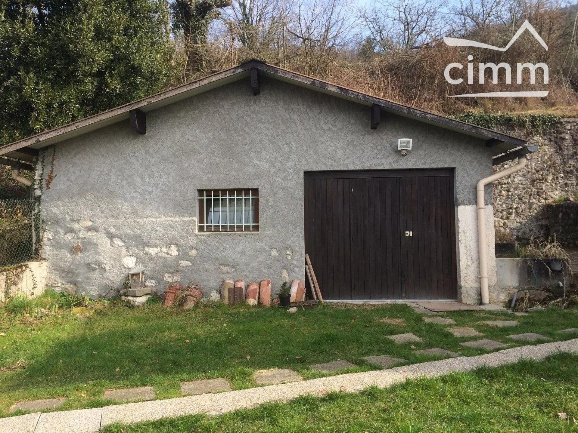 House in Saint-Quentin-sur-Isère, Isère 10816207