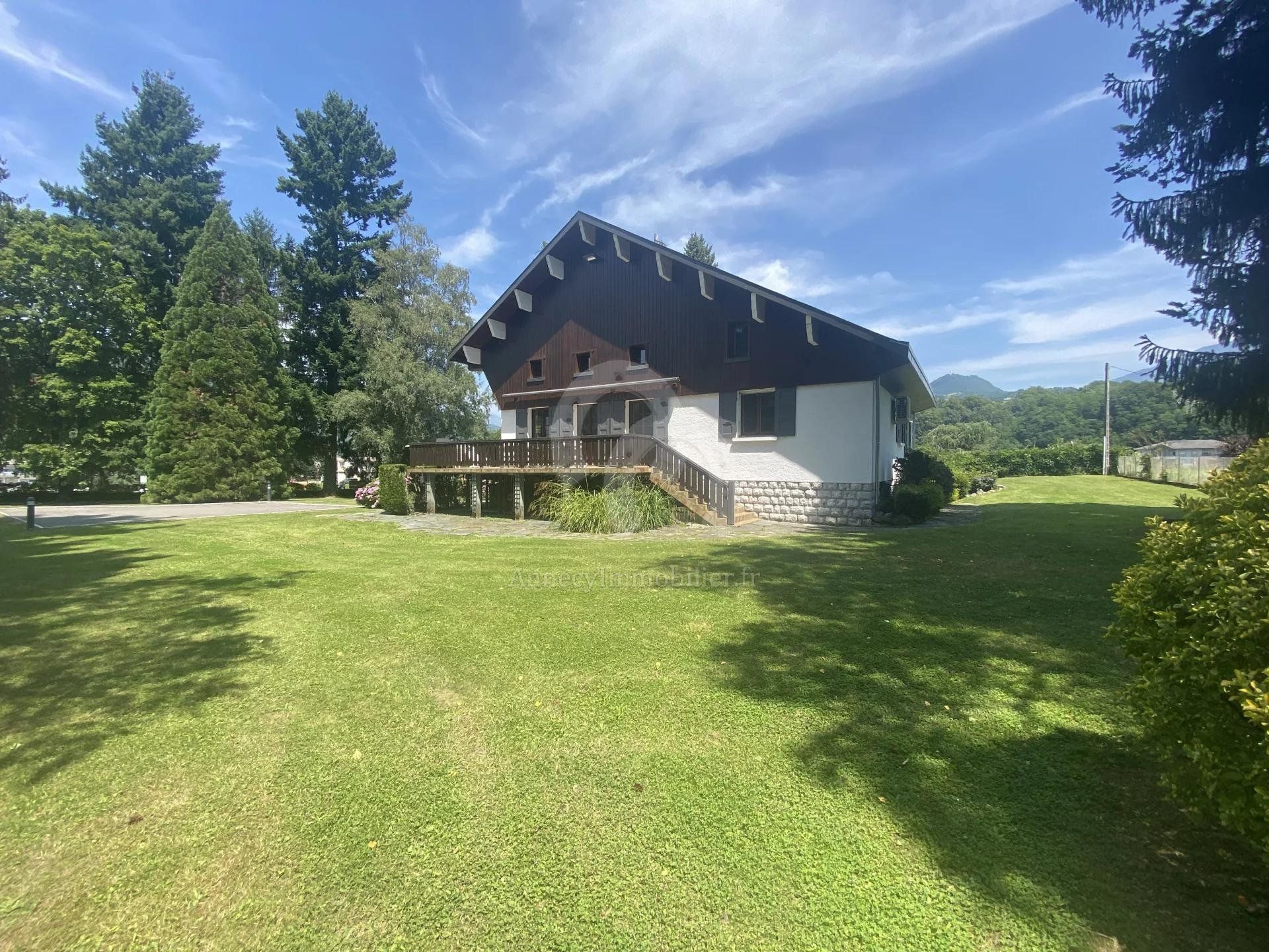 Haus im La Croix-de-la-Rochette, Auvergne-Rhône-Alpes 10816620