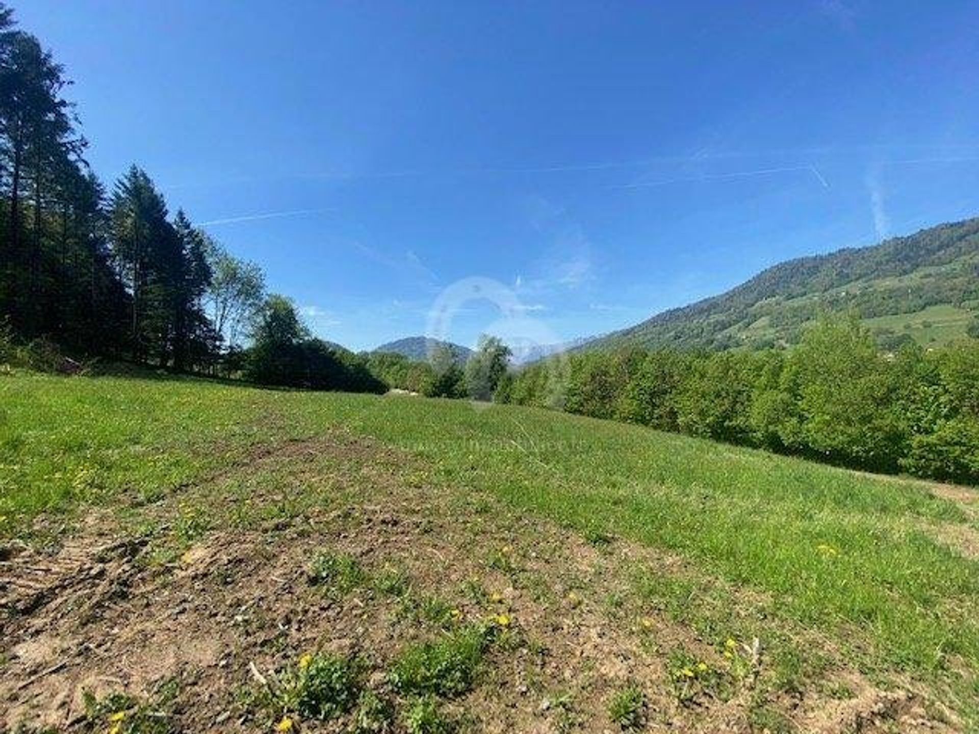 Tanah dalam La Rochette, Auvergne-Rhone-Alpes 10816767