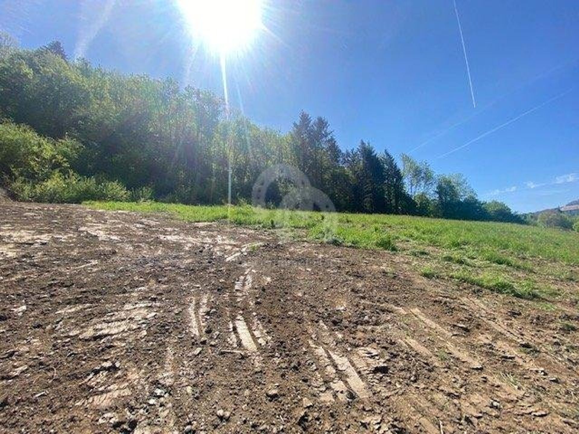 Tanah dalam La Rochette, Auvergne-Rhone-Alpes 10816767