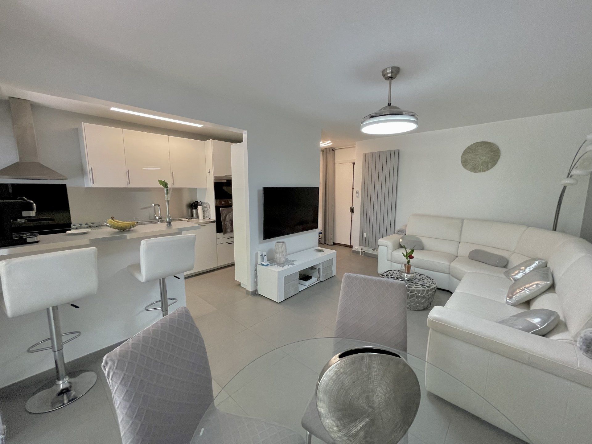 Condominium in Cannes, Provence-Alpes-Cote d'Azur 10816898