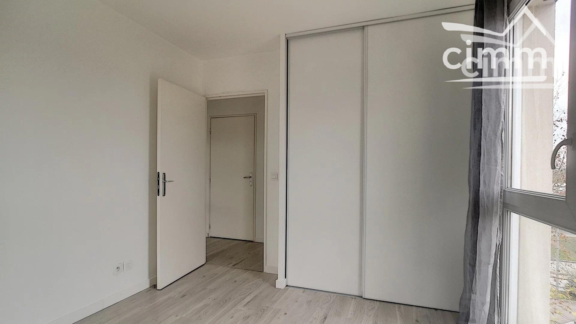 Condominium in Mantes-la-Jolie, Ile-de-France 10816900