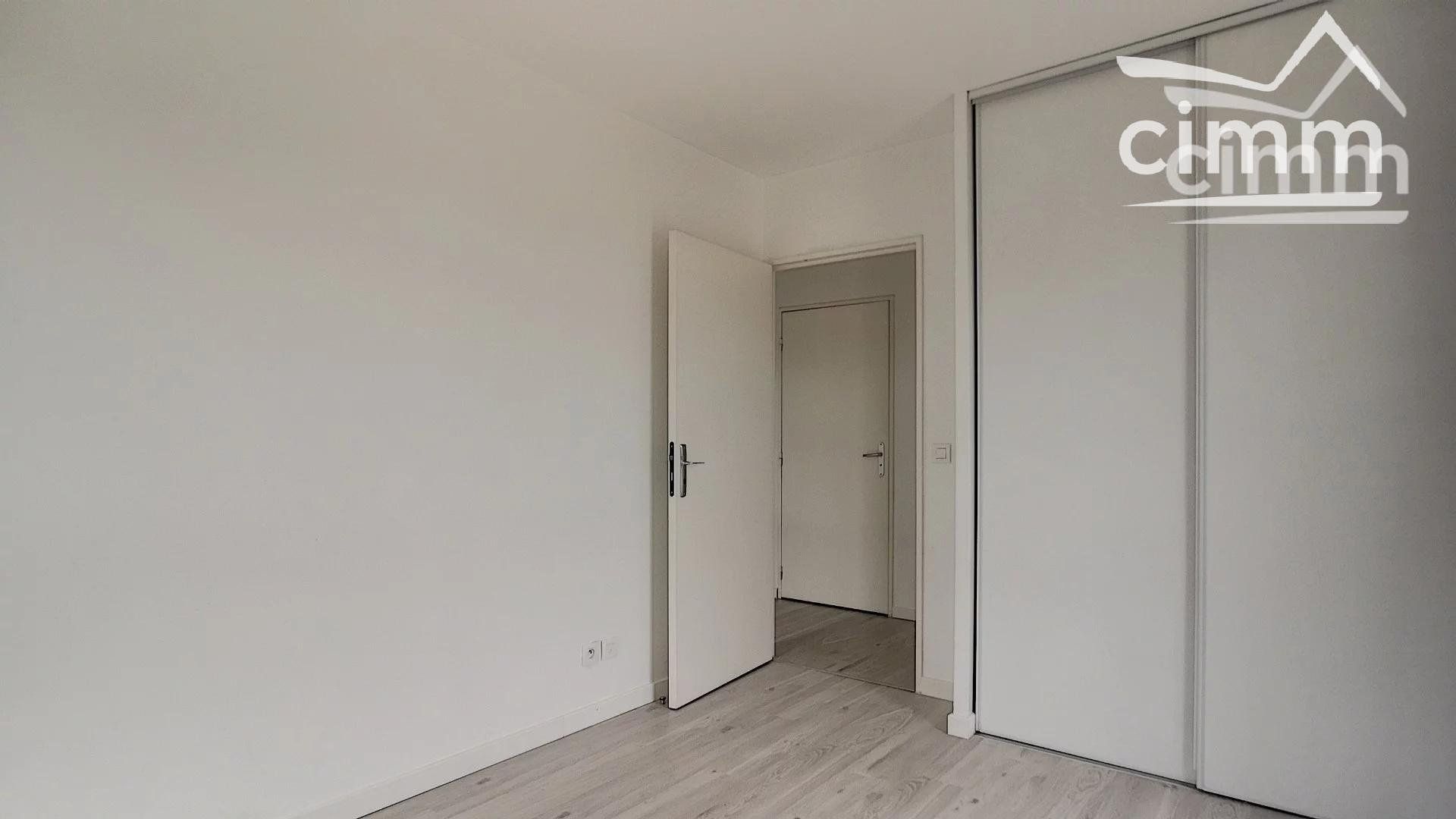 Condominium in Mantes-la-Jolie, Ile-de-France 10816900