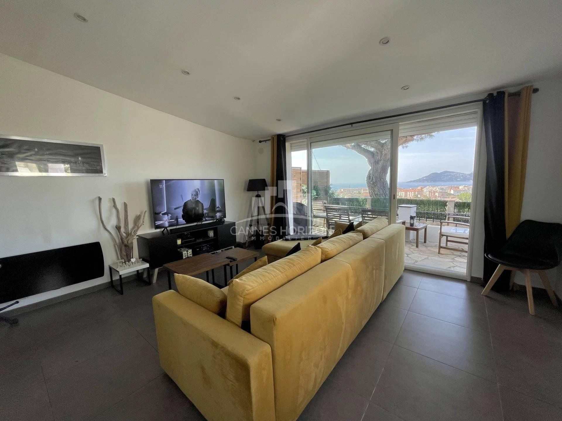 Condominium in La Bocca, Provence-Alpes-Côte d'Azur 10817332