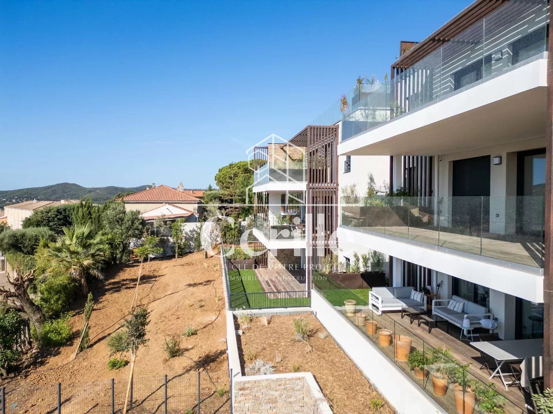 عمارات في Bormes-les-Mimosas, Provence-Alpes-Cote d'Azur 10817583