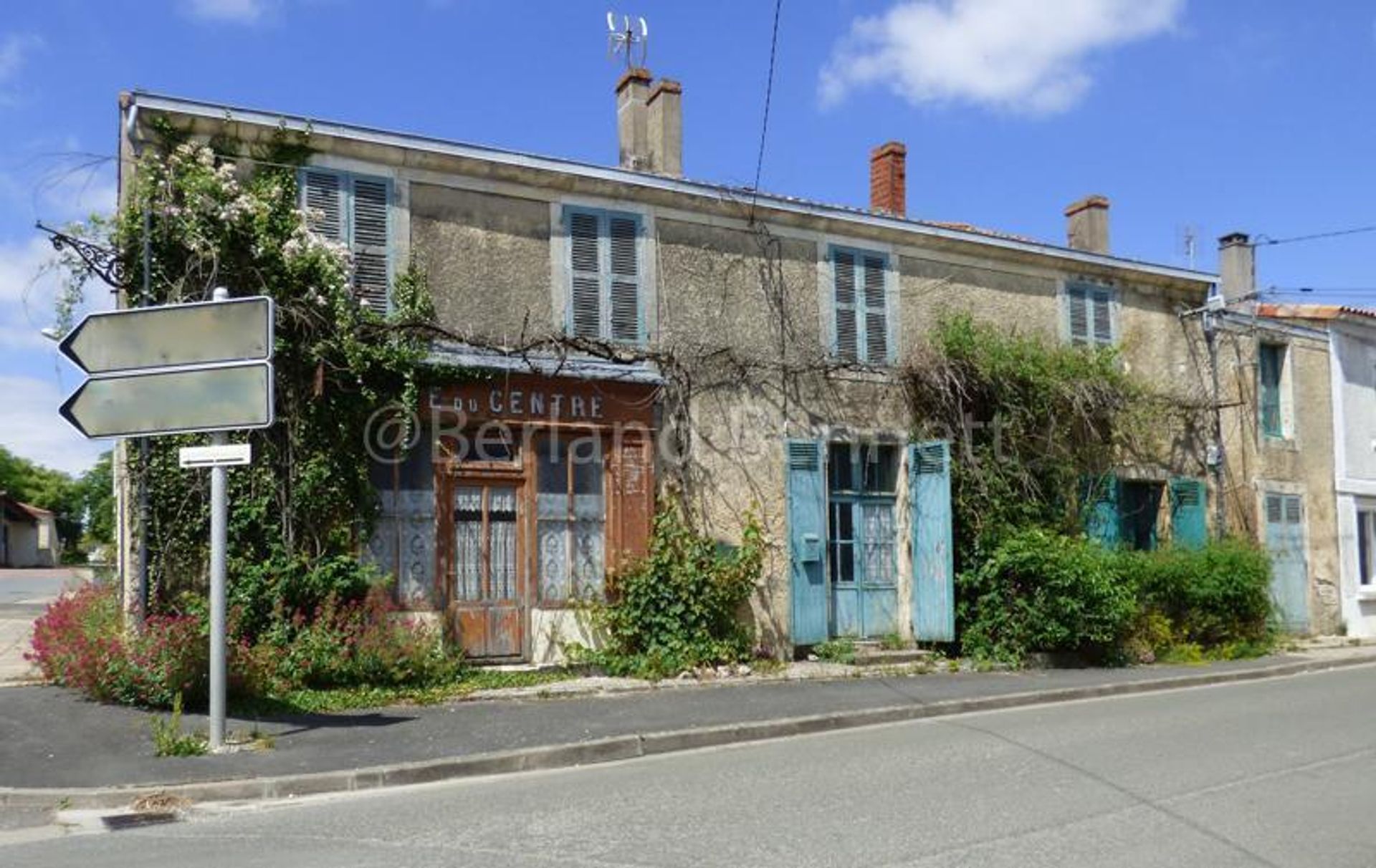 Rumah di Chef-Boutonne, Nouvelle-Aquitaine 10819632