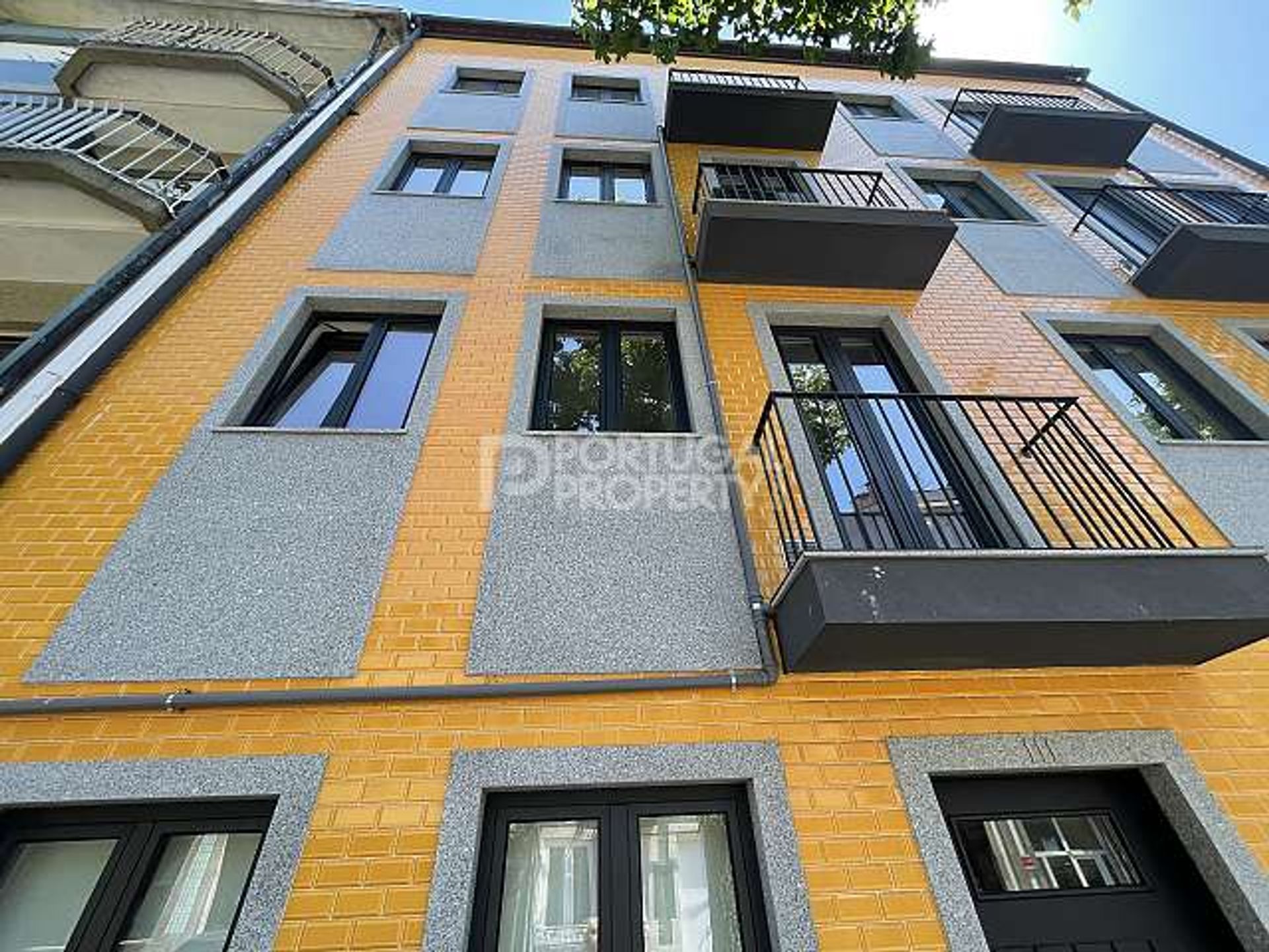 Condominium in Porto, Porto District 10820103