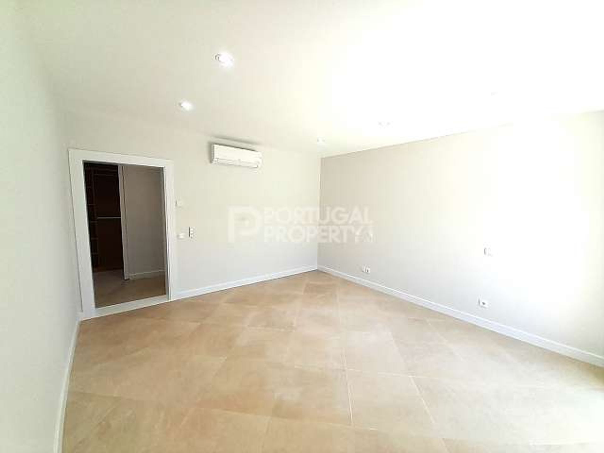 House in Lagos, Faro District 10820272