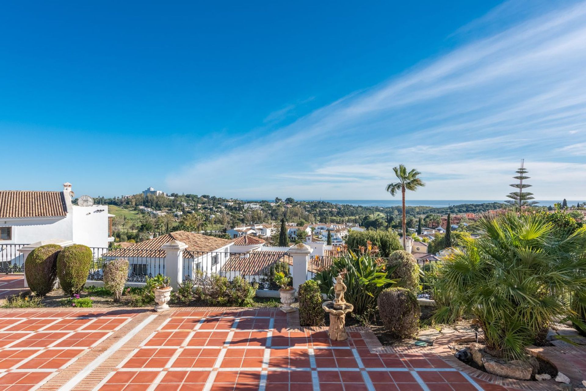 Casa nel El Paraíso, Andalusia 10821472