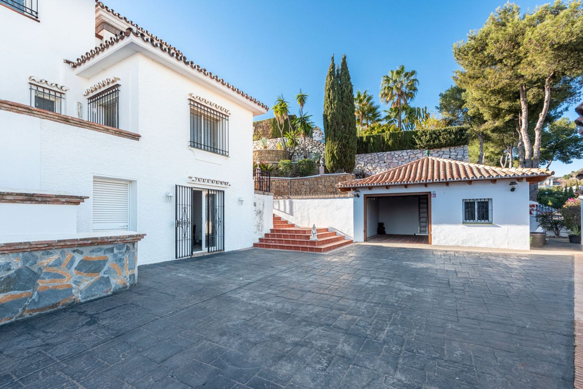 Casa nel El Paraíso, Andalusia 10821472