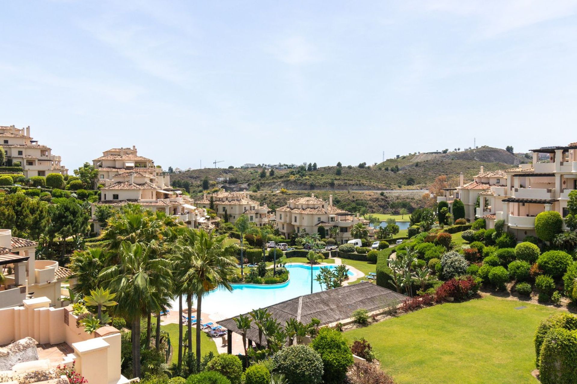 Condominium in Benahavis, Andalusia 10822351