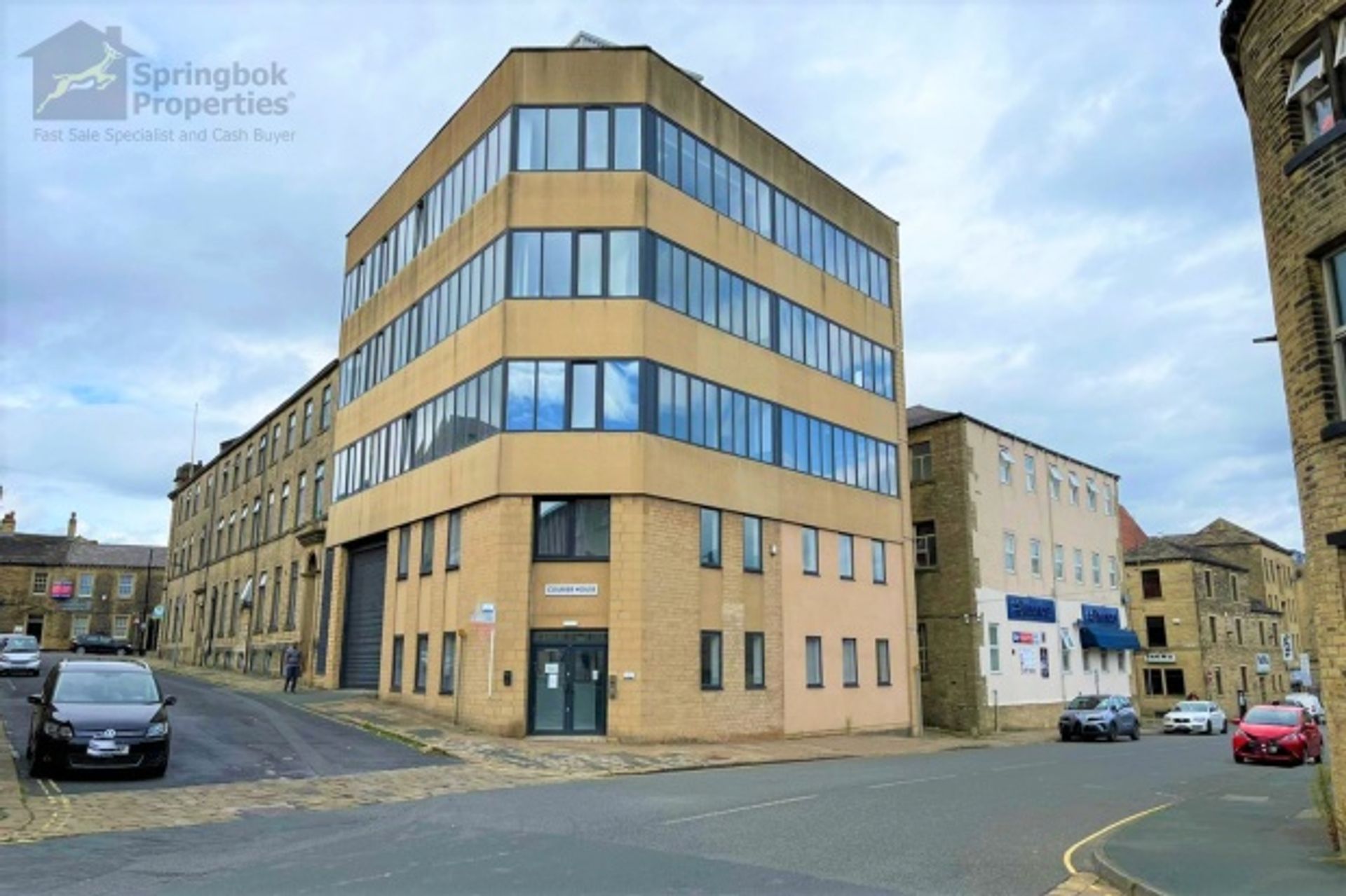 Condominium in Halifax, Calderdale 10822598