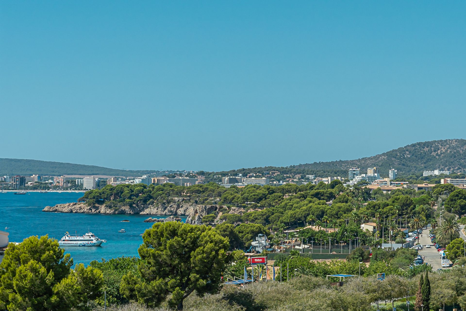 Condominium in La Bonanova, Balearic Islands 10825270