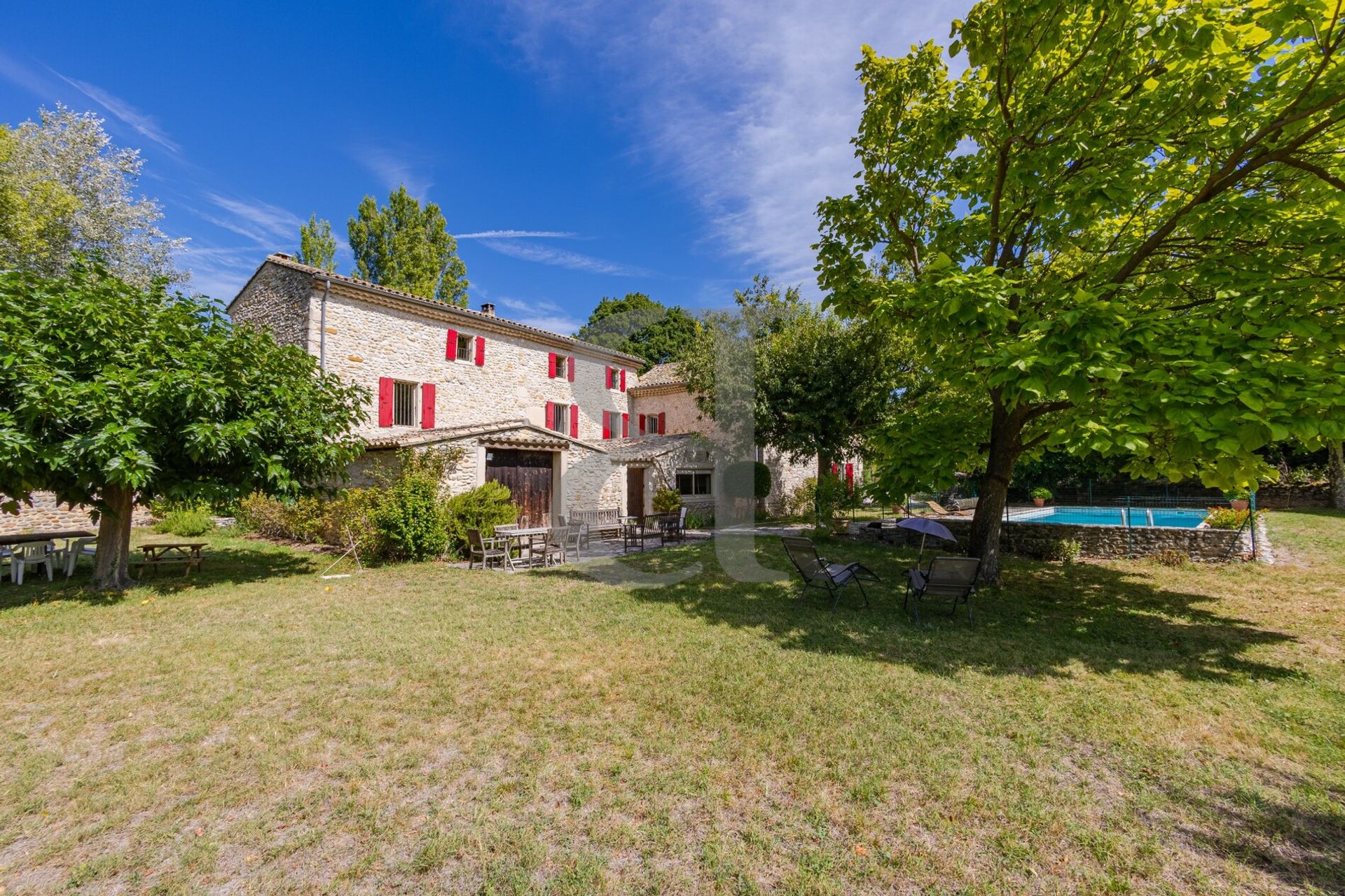 rumah dalam Valreas, Provence-Alpes-Cote d'Azur 10825972