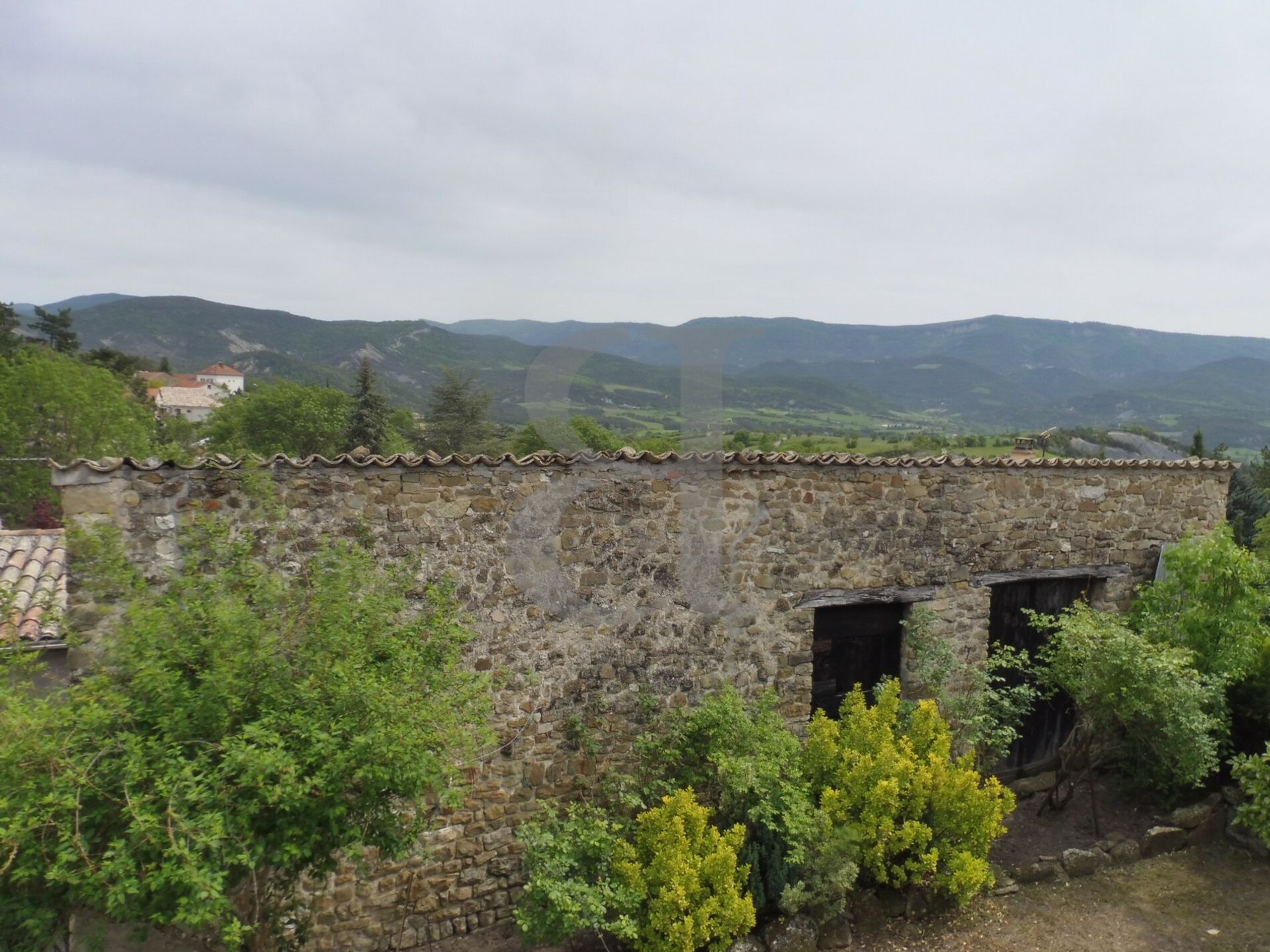 σπίτι σε Nyons, Auvergne-Rhône-Alpes 10826416