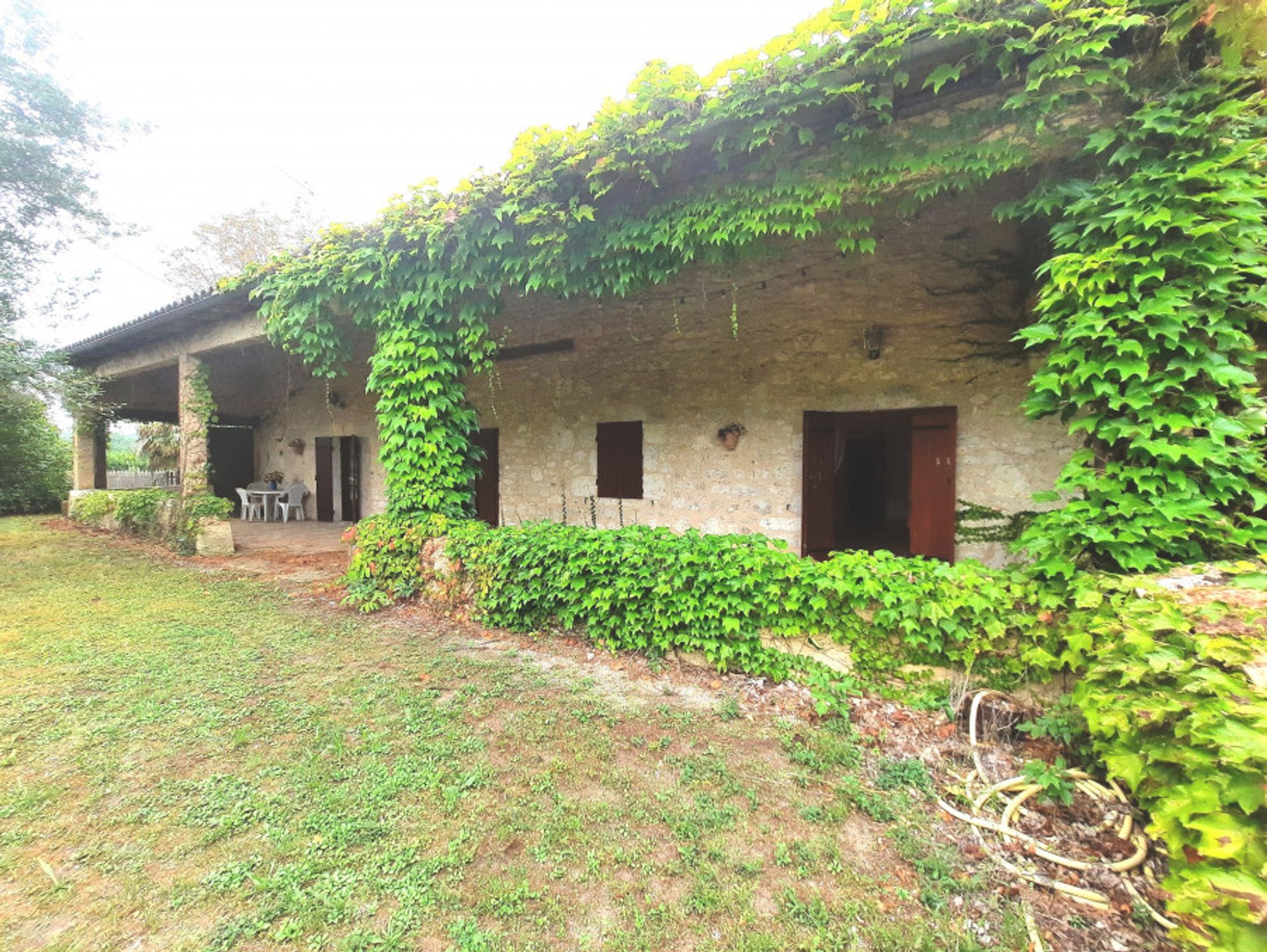 Huis in Serres-et-Montguyard, Nouvelle-Aquitaine 10827017