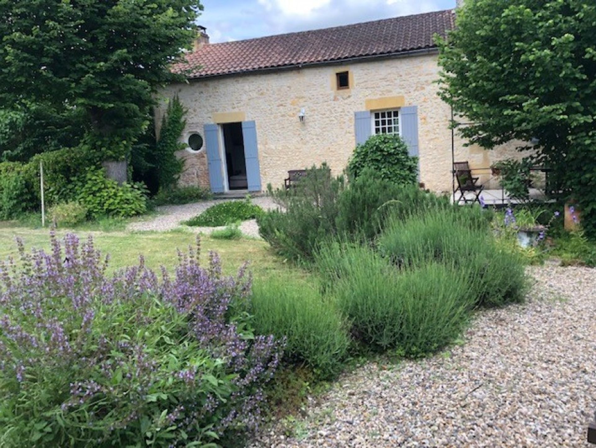 Huis in Sainte-Foy-de-Longas, Nouvelle-Aquitaine 10827042