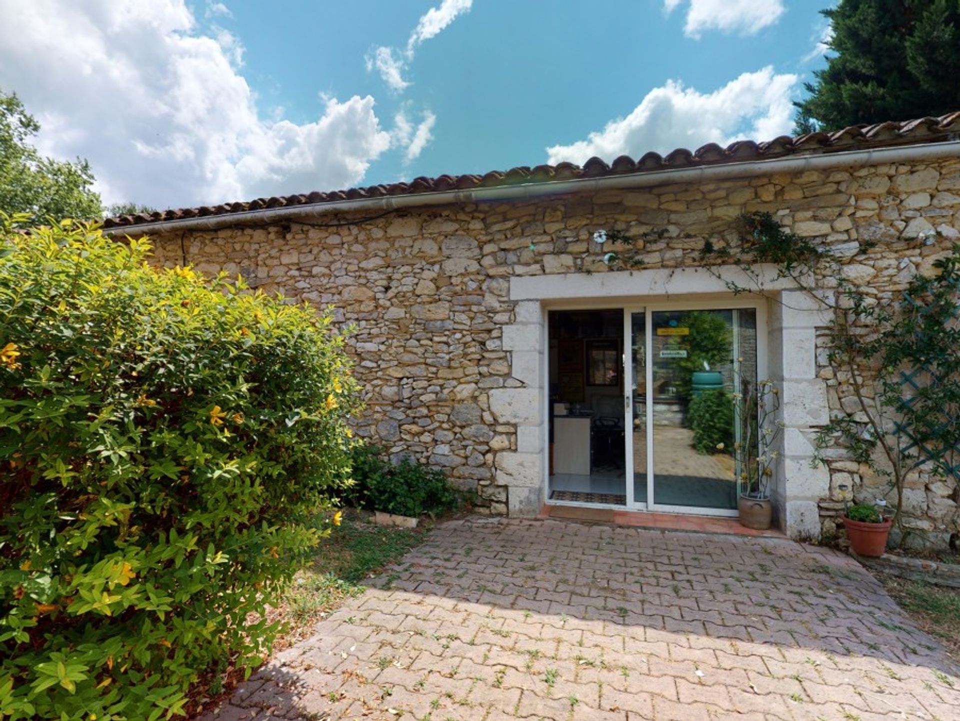 House in Lalandusse, Nouvelle-Aquitaine 10827054