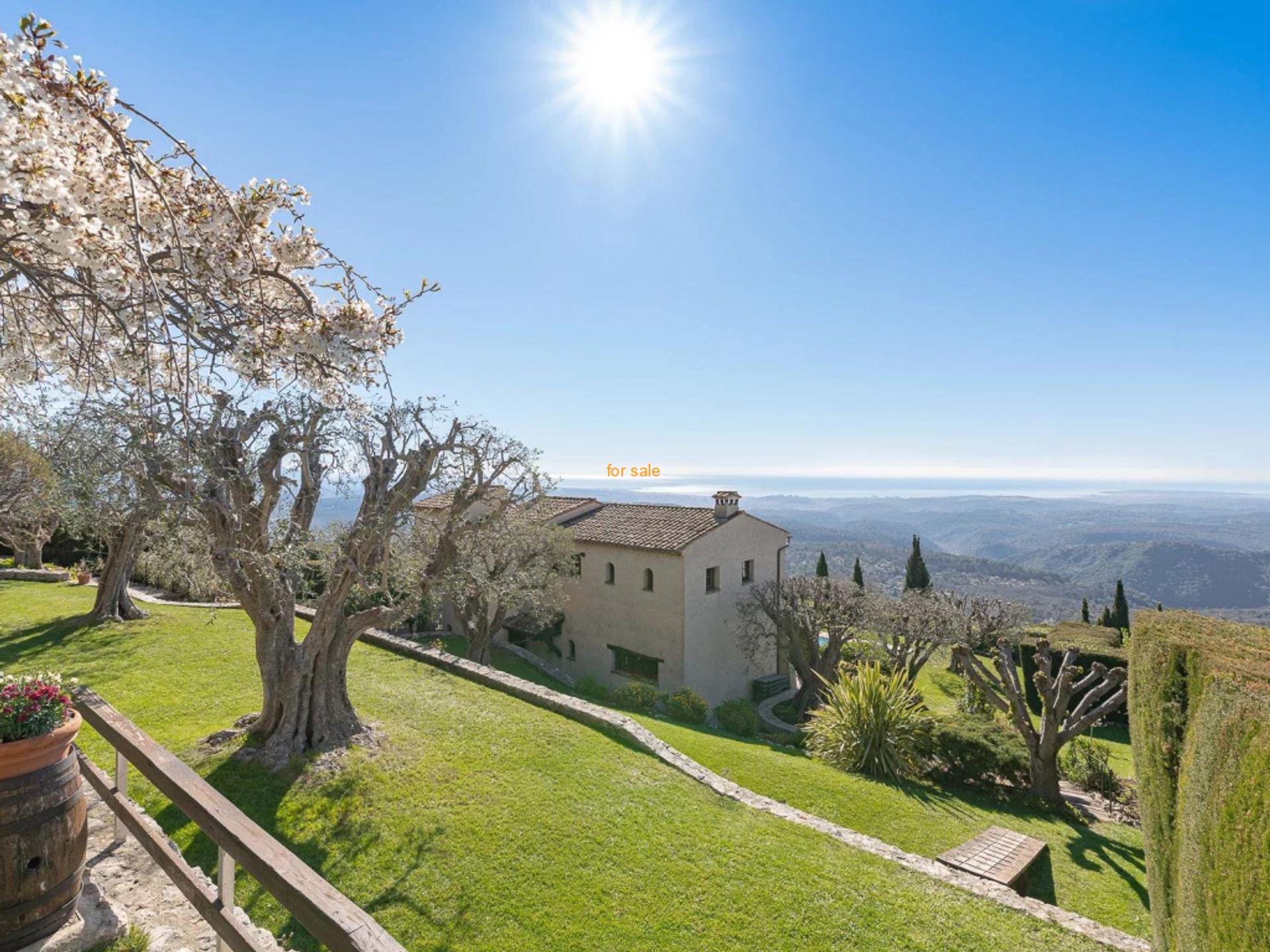 Huis in Tourrettes-sur-Loup, Provence-Alpes-Côte d'Azur 10827465