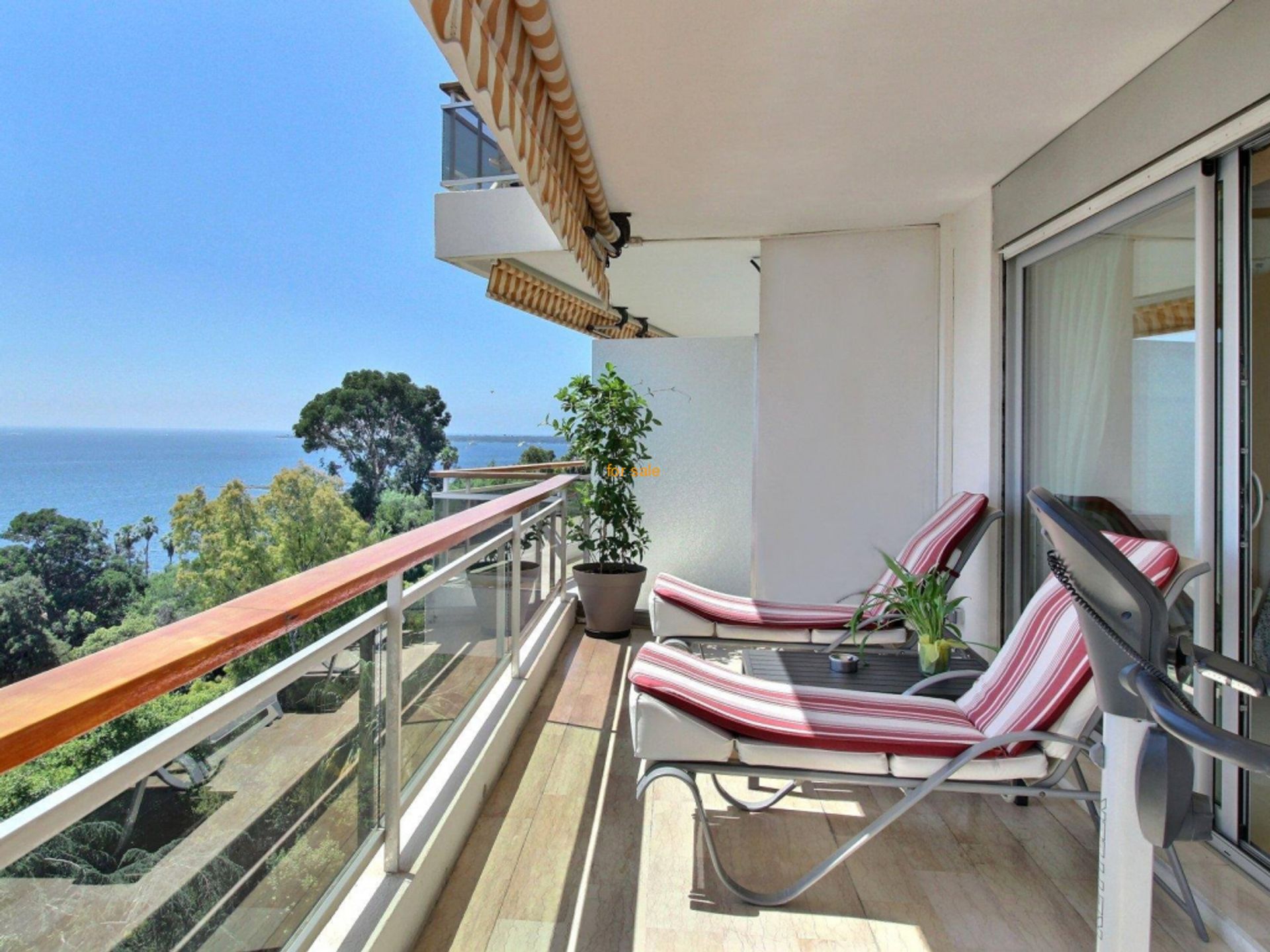 Кондоминиум в Golfe-Juan, Provence-Alpes-Cote d'Azur 10827478