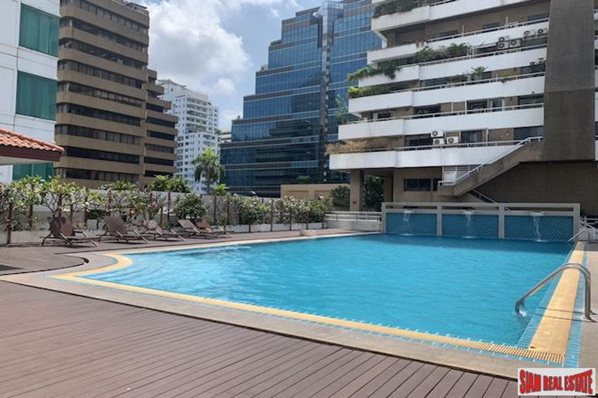 Condominium in Ban Na Song, Krung Thep Maha Nakhon 10827853