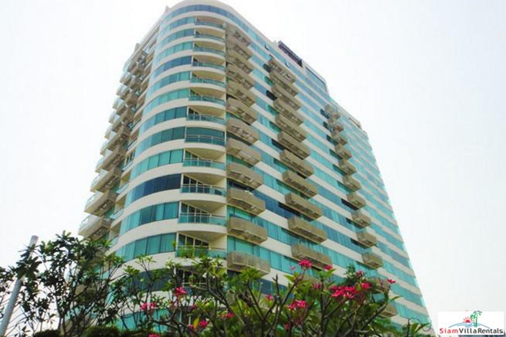 Condominium in Watthana, Krung Thep Maha Nakhon 10828024