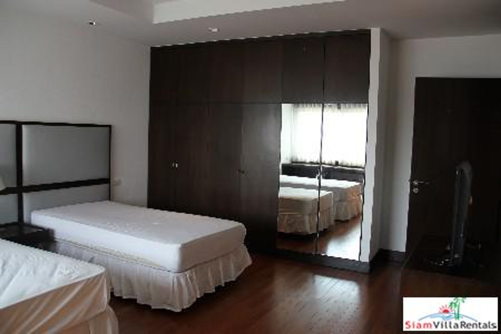 Condominium in Pathum Wan, Krung Thep Maha Nakhon 10828087