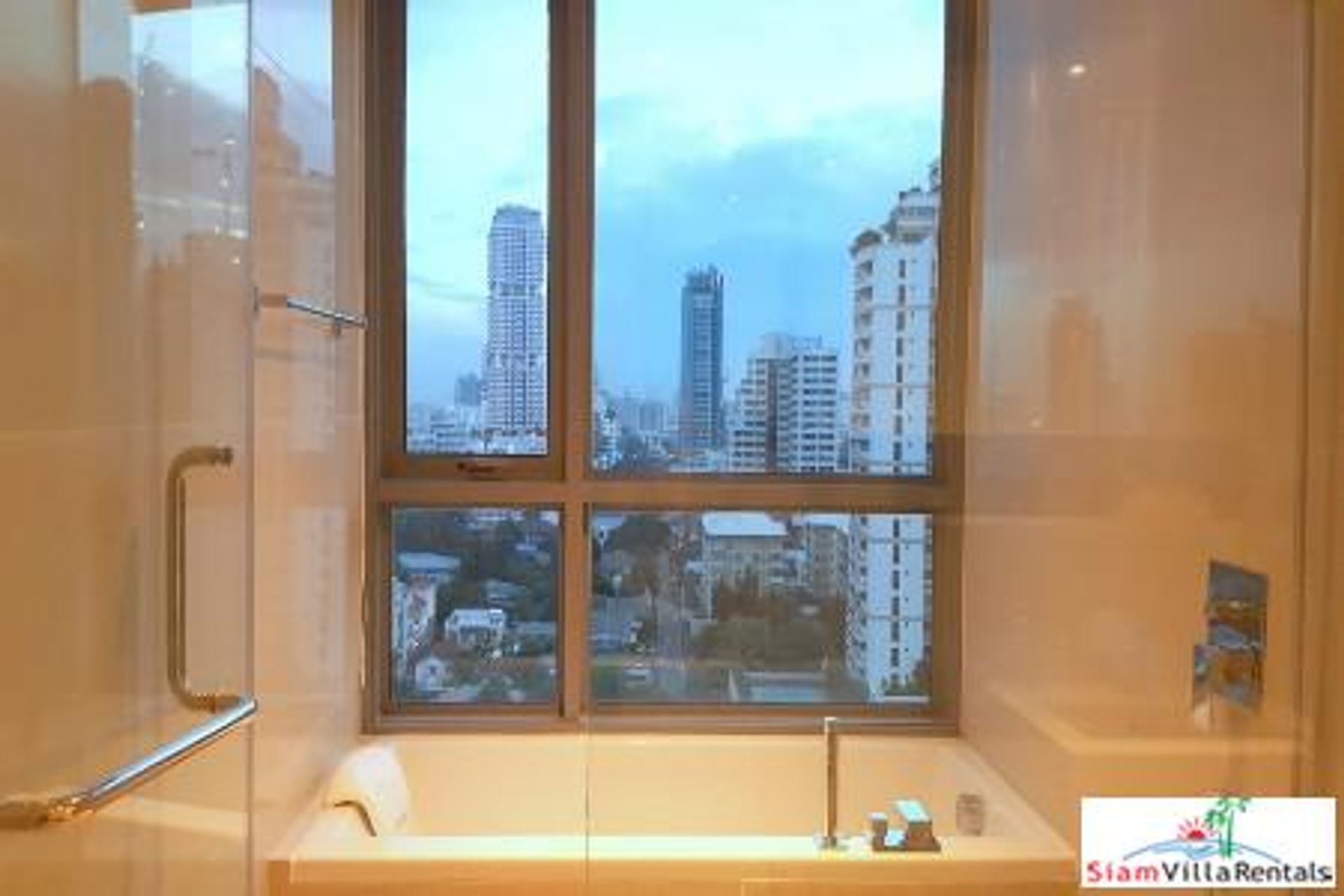 Condominio nel , Krung Thep Maha Nakhon 10828101