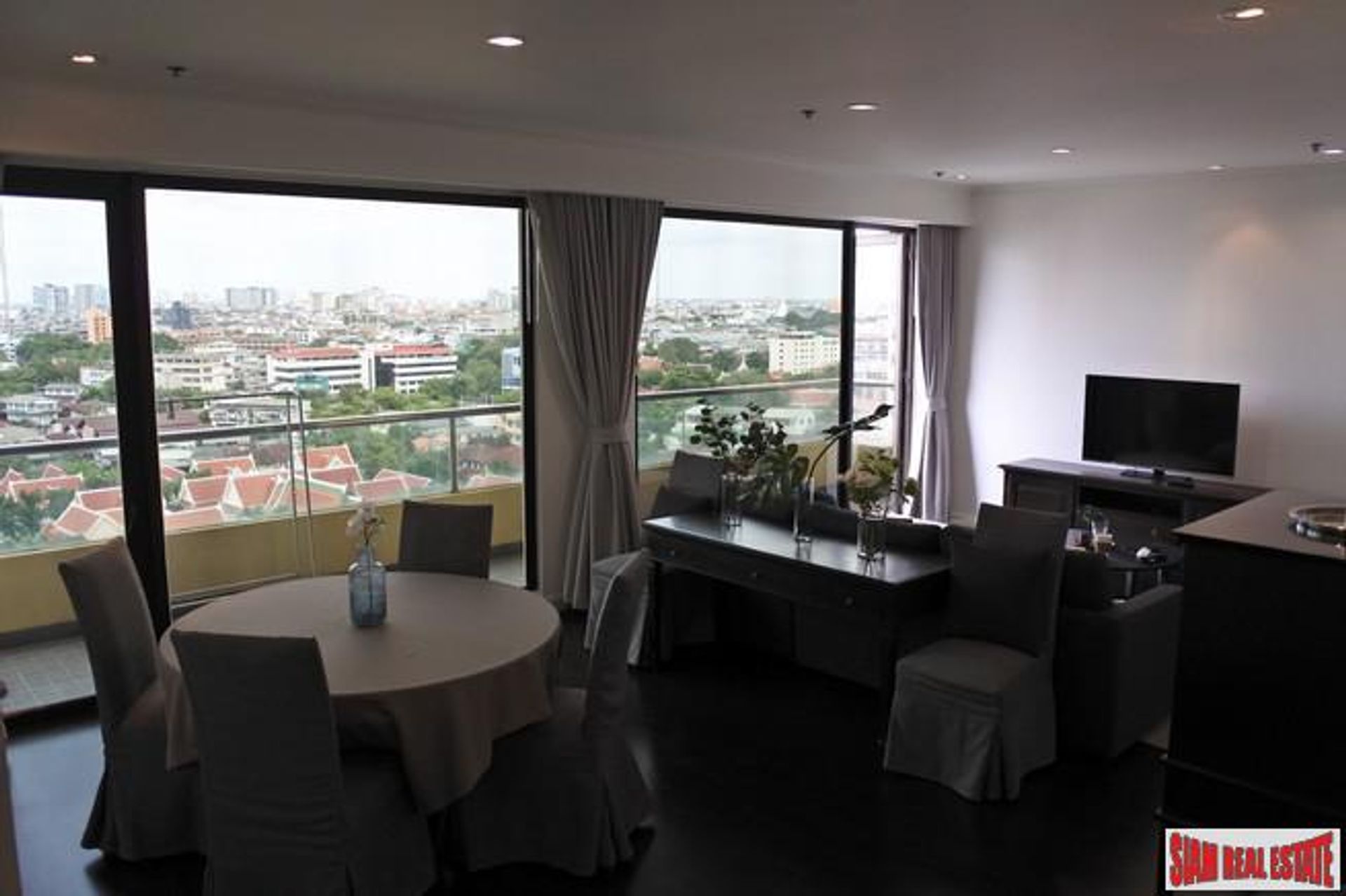 Condominium in Thon Buri, Krung Thep Maha Nakhon 10828135