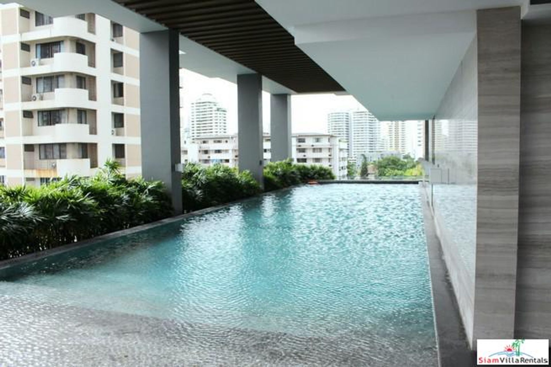 Condominium in Watthana, Krung Thep Maha Nakhon 10828213